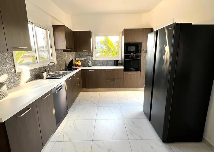 Vila Athinas Protaras