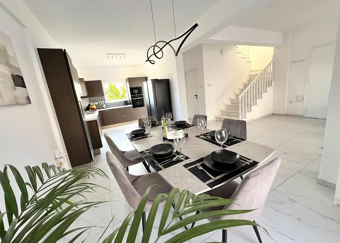 Athinas Vila Protaras